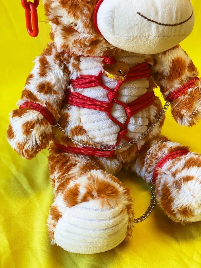 The Kinky Peach Georgie the Kinky Giraffe Dildos